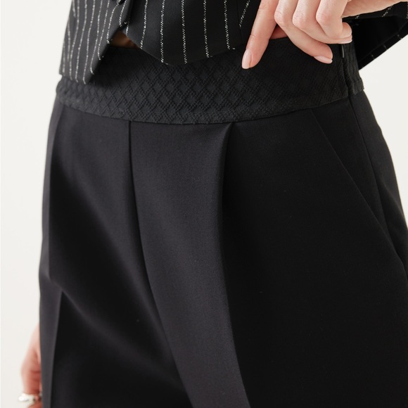 Anthropologie stretch tailored pants with pleats and wide straight leg. Size 4 - Picture 4 of 6